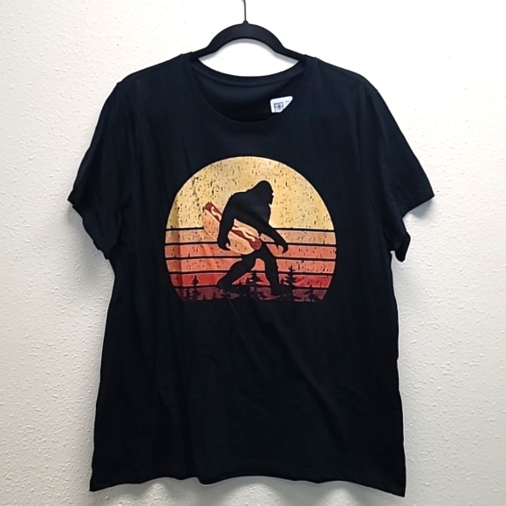 Sasquatch & Hot Dog Graphic T
